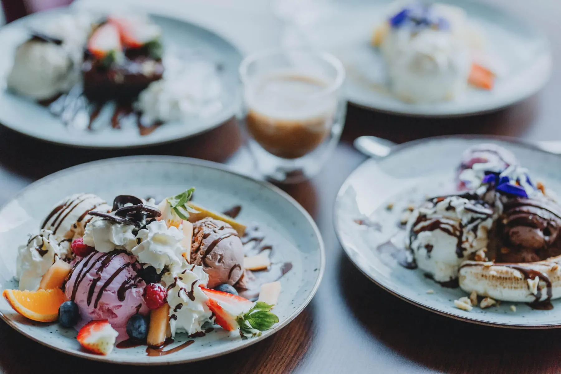 Desserter med is og bær