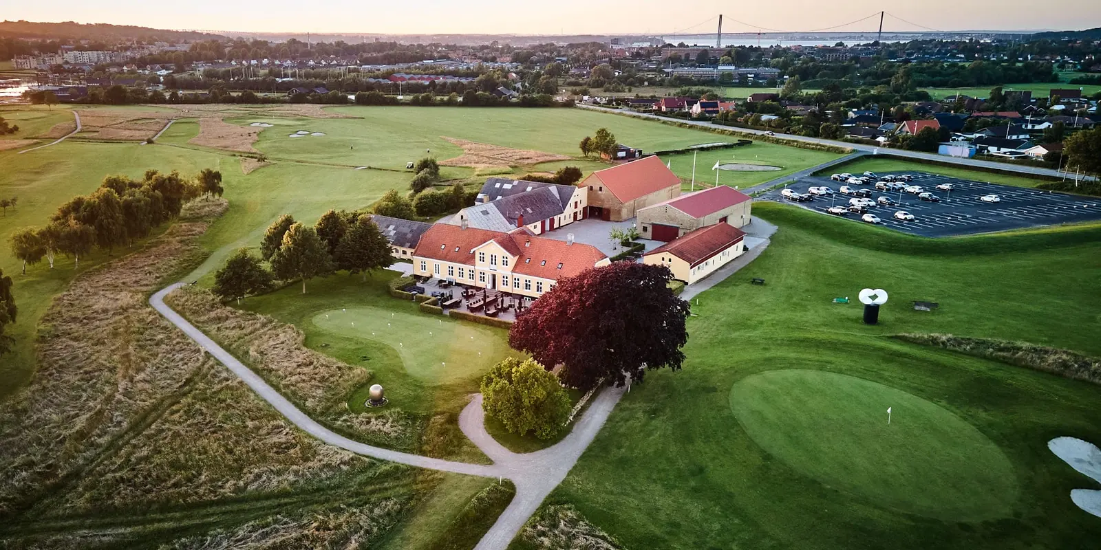 Klubhuset ved Golfklubben Lillebælt set fra luften